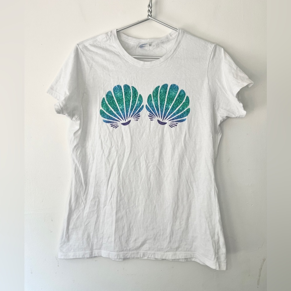 Port and Company Mermaid Scallop Shell Bra 100% Cotton T-Shirt Size Large